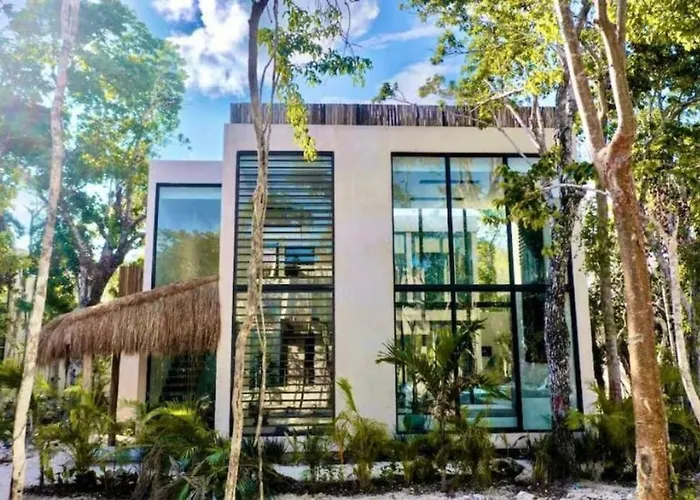 Luxury 3 Bed & Bath Eco-Chic Villa - Private Pool