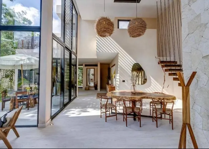 Luxury 3 Bed & Bath Eco-Chic Villa - Private Pool